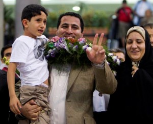 Iranian scientist Shahram Amiri flashes the victory sign as he arrives at the Imam Khomini Airport in Tehran
