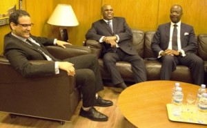 المسؤول الإفريقي مع محافظ البنك المركزي الموريتاني